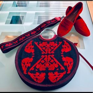 Round structured purse dark blue w/ red embroidery